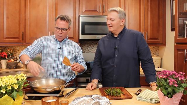 Seafood | HOW TO SEAR SCALLOPS WITH ASPARAGUS | How To Feed A Loon