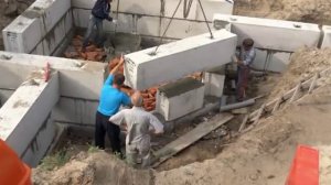 Фундаментные блоки ФБС, монтаж.