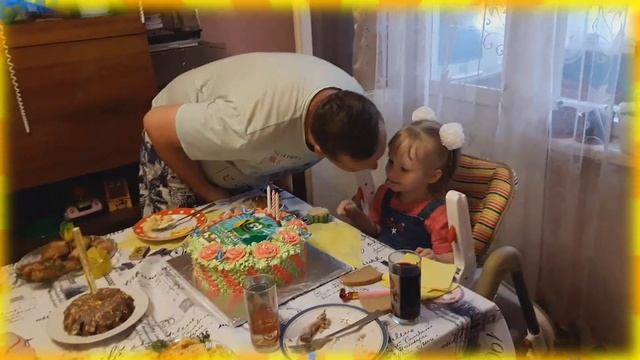 Праздничный тортик с фейерверком на моё трехлетие Birthday cake with fireworks on my third birthday смотреть онлайн