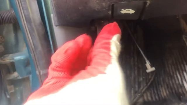 Где находится салонный блок предохранителей на автомобиле Hyundai Elantra XD смотреть онлайн