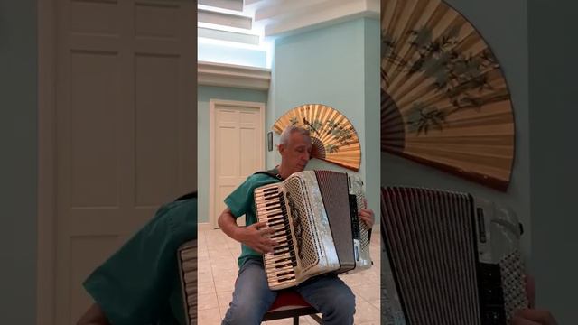Jolly Caballero on a Scandalli accordion смотреть онлайн