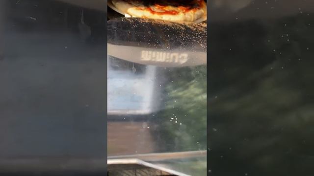 First time using the Mimiuo Pizza Oven with the revolving pizza stone смотреть онлайн