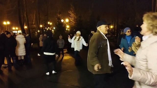 ВСЁ ДЛЯ ТЕБЯ РОДНАЯ, ГДЕ ТЫ!???/ТАНЦЫ В ПАРКЕ ГОРЬКОГО ХАРЬКОВ ДЕКАБРЬ 2021 смотреть онлайн