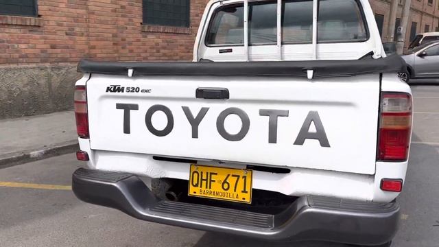 Toyota Hilux 4X4 2.4 2006 смотреть онлайн