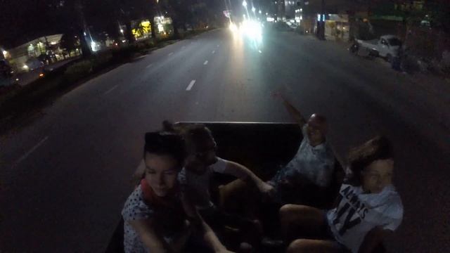 Sukhumvit Road on Toyota Pick Up смотреть онлайн