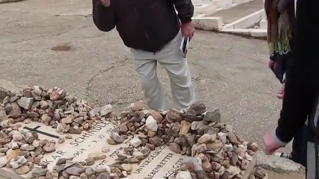 Oskar Schindler's Grave смотреть онлайн