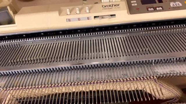 Вяжем манишку на машине смотреть онлайн