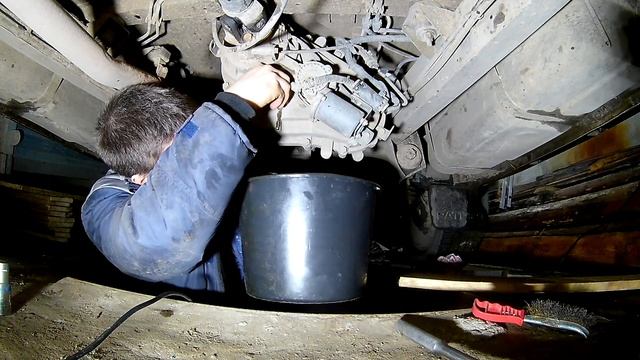 УАЗ Патриот. Замена масла в коробке, раздатке, мостах. смотреть онлайн