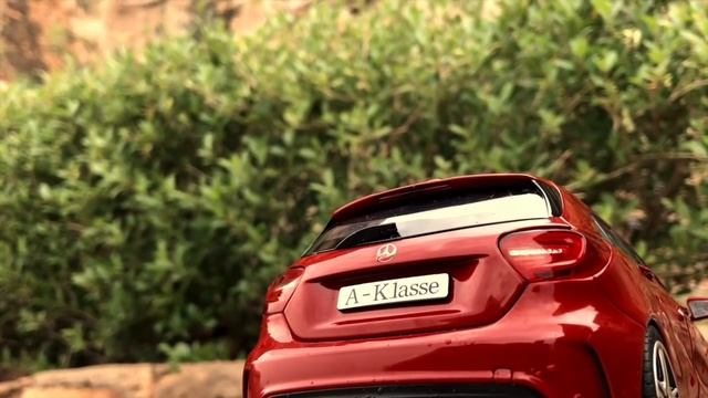 Diecast Unboxing-2013 Mercedes-Benz A250 A Class 1/18 Mercedes Collection Ft Lightning Mcqueen