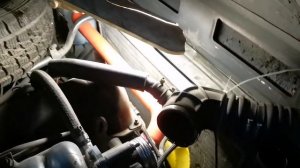 Меняем патрубки в ниве на силиконовые.