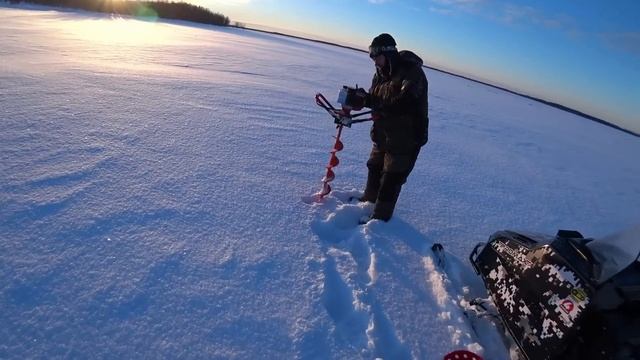 Рыбалка на заброшенном карьере. Сколько в нём рыбы! ХМАО. смотреть онлайн