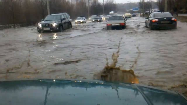 13.04.2012 улица Мира. Вода. Много воды. смотреть онлайн