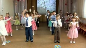 Вход на весенний утренник / подгот. гр/