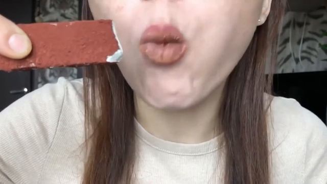 ASMR Chalk ~ асмр мел ~ мукбанг мел ~ хруст мелом ~ Eating Chalk ~ Chalky Crunch ~ топ мелоежек