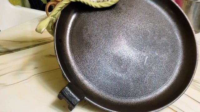 Как подготовить чугунную сковороду к жарке блинов? // Чугунная блинная сковорода биол смотреть онлайн