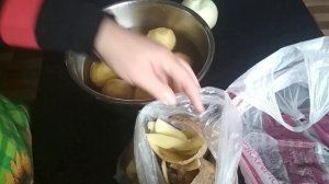 Чем кормить козу ,варёной картошкой или сырой?