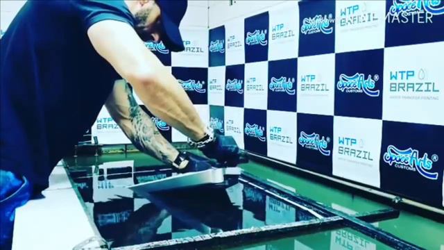 Pintura Hidrográfica em Guitarra e Monte Seu Próprio Negócio смотреть онлайн