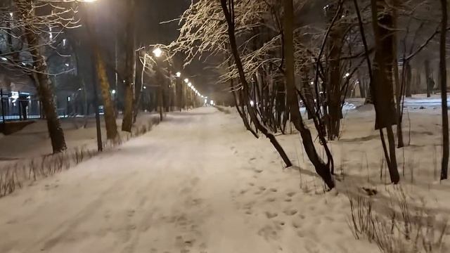 Снежный декабрьский вечер. Прогулка по Вишневой улице. смотреть онлайн