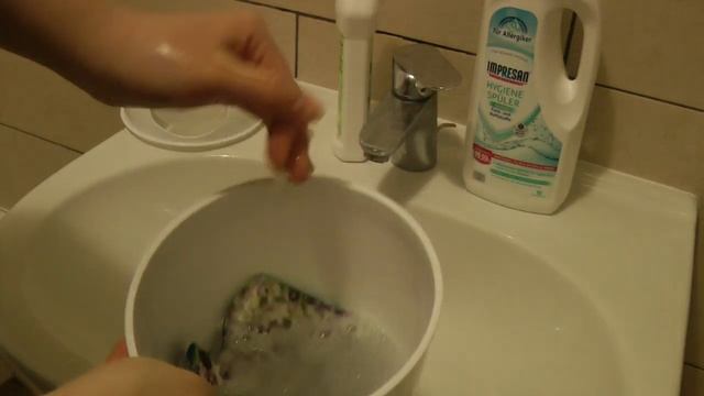 КАК СТИРАТЬ ПРОКЛАДКИ!ОСТОРОЖНО,КРОВЬ смотреть онлайн