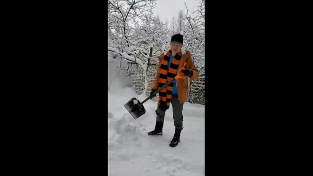 Медицинские рекомендации по работе с лопатой)... смотреть онлайн