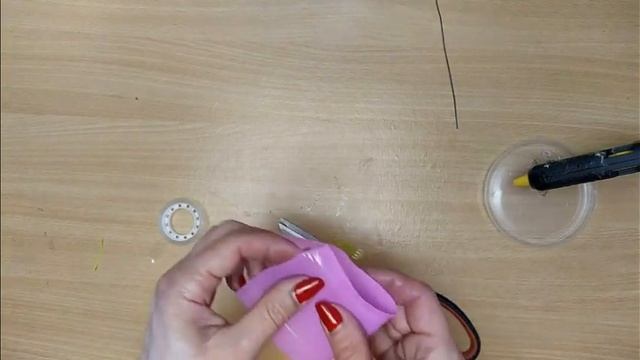 DIY/ОЧАРОВАТЕЛЬНЫЕ ЦВЕТЫ ДЕЛАЕМ САМИ/ЦВЕТЫ ИЗ ПЛАСТИКОВЫХ СТАКАНЧИКОВ СВОИМИ РУКАМИ/МАСТЕР КЛАСС смотреть онлайн