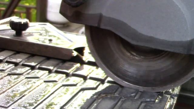 Slicing Garnet/Muscovite cluster to see if it can polish смотреть онлайн