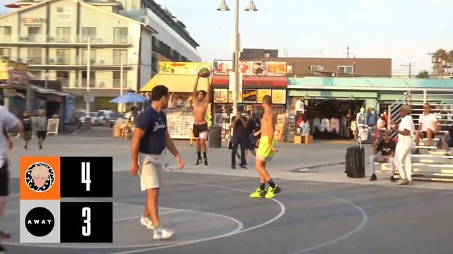 Бывший игрок Лейкерс пришел поиграть в парк