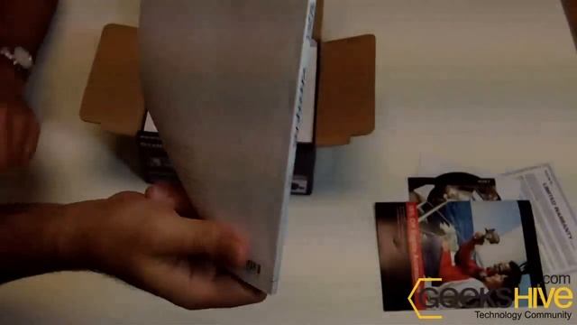 Sony DCR-SX44 Handycam Camcorder (Red) (DCR-SX44/R) unboxing by geekshive.com смотреть онлайн