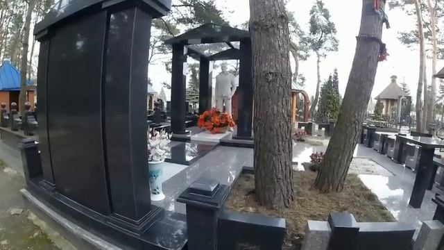 Самые дорогие захоронения и памятники на кладбищах/Найдено кладбище богатых людей/Уникальные могилы смотреть онлайн