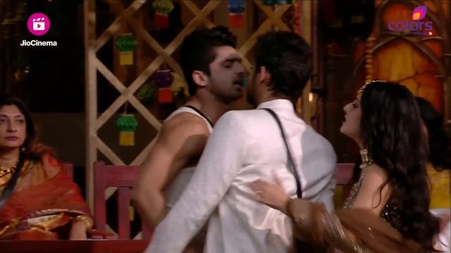 Samarth हुआ Abhishek के साथ Physical...Isha को किया Protect | Bigg Boss 17 смотреть онлайн