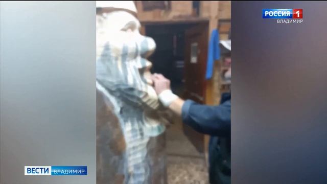 Судогодский резчик по дереву приступил к новой композиции "Три богатыря" для "Поляны сказок" смотреть онлайн
