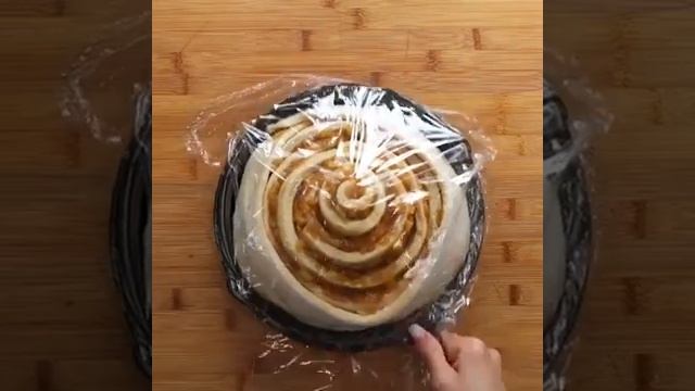 Giant Apple Pie Cinnamon Roll смотреть онлайн
