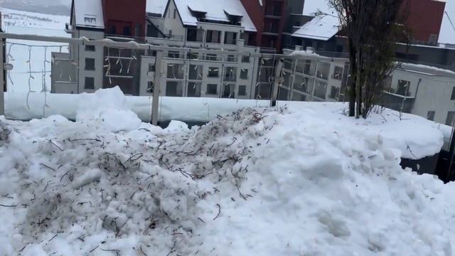 Что делать СО СНЕГОМ НА ПЛОСКОЙ КРОВЛЕ? (раскрываем секрет) смотреть онлайн