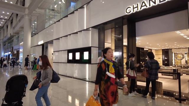 Seoul Incheon Airport (ICN) Duty-free Zone 2023, Explore the Shopping & Foods Area | 4K Walking Tou смотреть онлайн