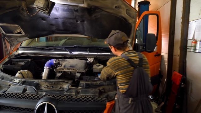 Mercedes Sprinter V8 Toyota 3UZ-FE