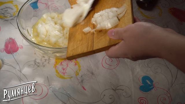 Рецепт запеченной курицы с тёртым картофелем от компании "Румянцев" смотреть онлайн