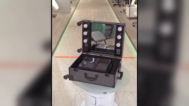 Видеообзор на мобильную студию визажиста VZ-58 чёрного цвета смотреть онлайн