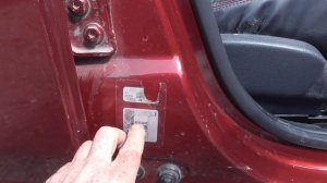 Где табличка с кодом краски рено логан  2011 г.в. Код краски ( 21 В )