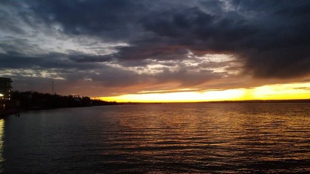 Красивейший закат Яхт клуб 4К смотреть онлайн
