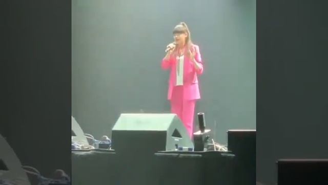 Диана Анкудинова,поет "Dernier Dance" 16 лет смотреть онлайн