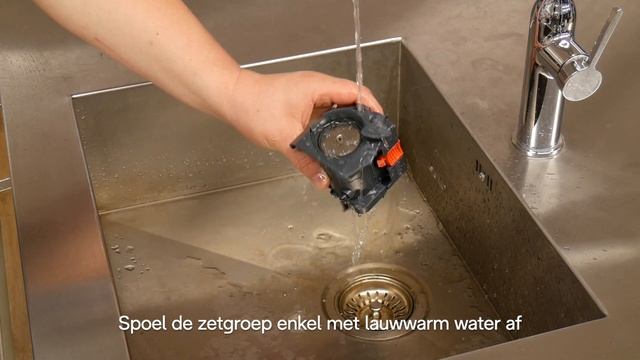 Magnifica S & Magnifica S Smart | Hoe reinig je de zetgroep van jouw machine? смотреть онлайн