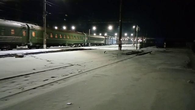 вл80с-1689(тчэ-14 Караганда) с поездом 327 Караганда Костанай отправляется со станции курорт борово смотреть онлайн