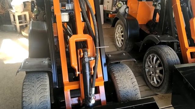 Сборка и показ двух минитракторов..mp4 смотреть онлайн