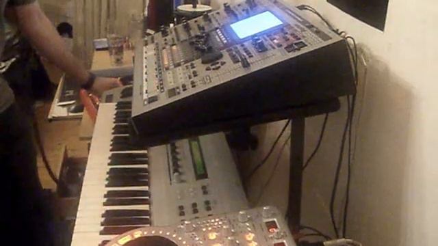MC-909 // Virus // Equipment test: Electro House Stylee смотреть онлайн