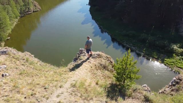 Я стою на краю, на обрыве над рекой... смотреть онлайн