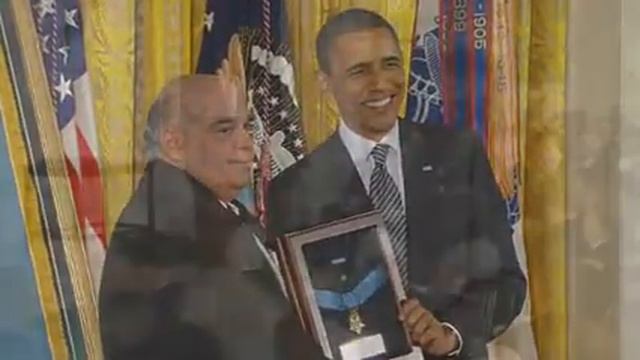 Obama awards Medal of Honor to privates killed in Korean War смотреть онлайн
