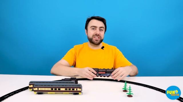 Детская ЖЕЛЕЗНАЯ ДОРОГА! Поезд на батарейках! смотреть онлайн