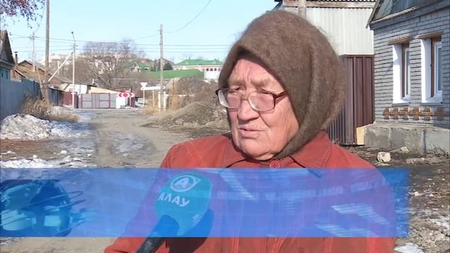 В Костанае интенсивно начал таять снег. Коммунальщики откачивают воду во дворах населения
