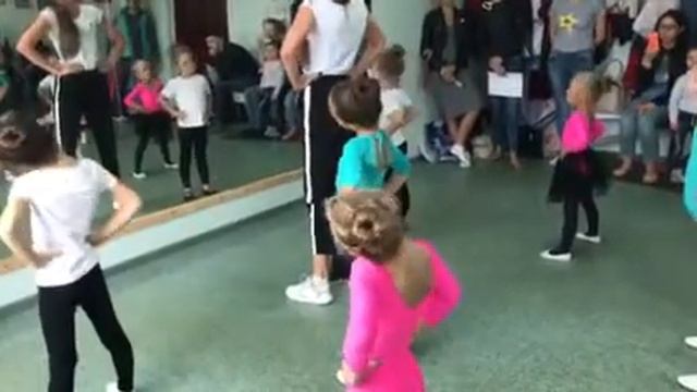 Dance Castle, малыши 5-7 лет? смотреть онлайн