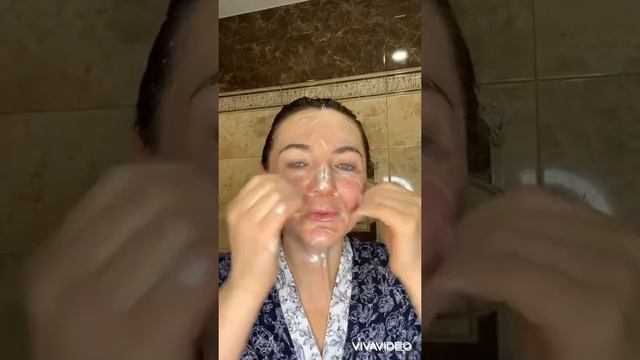 Влюбилась с первого взгляда в пенку для эффективного и деликатного умывания ! смотреть онлайн